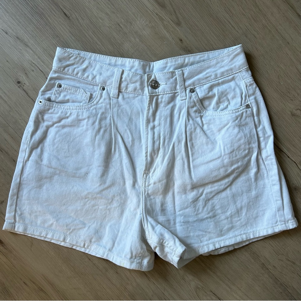 2/$15 🐧H&M Divided White Jean Shorts